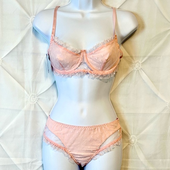 NWT Pink Lace Matching Bra and Panties Set- small - Picture 1 of 8